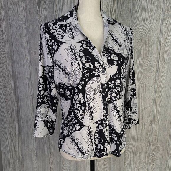 Essentials by Milano Women’s Medium Black White Floral Button Down Blouse Top - Picture 2 of 9